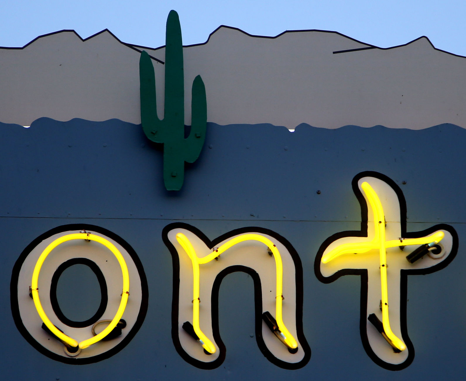 Neon clue No. 1